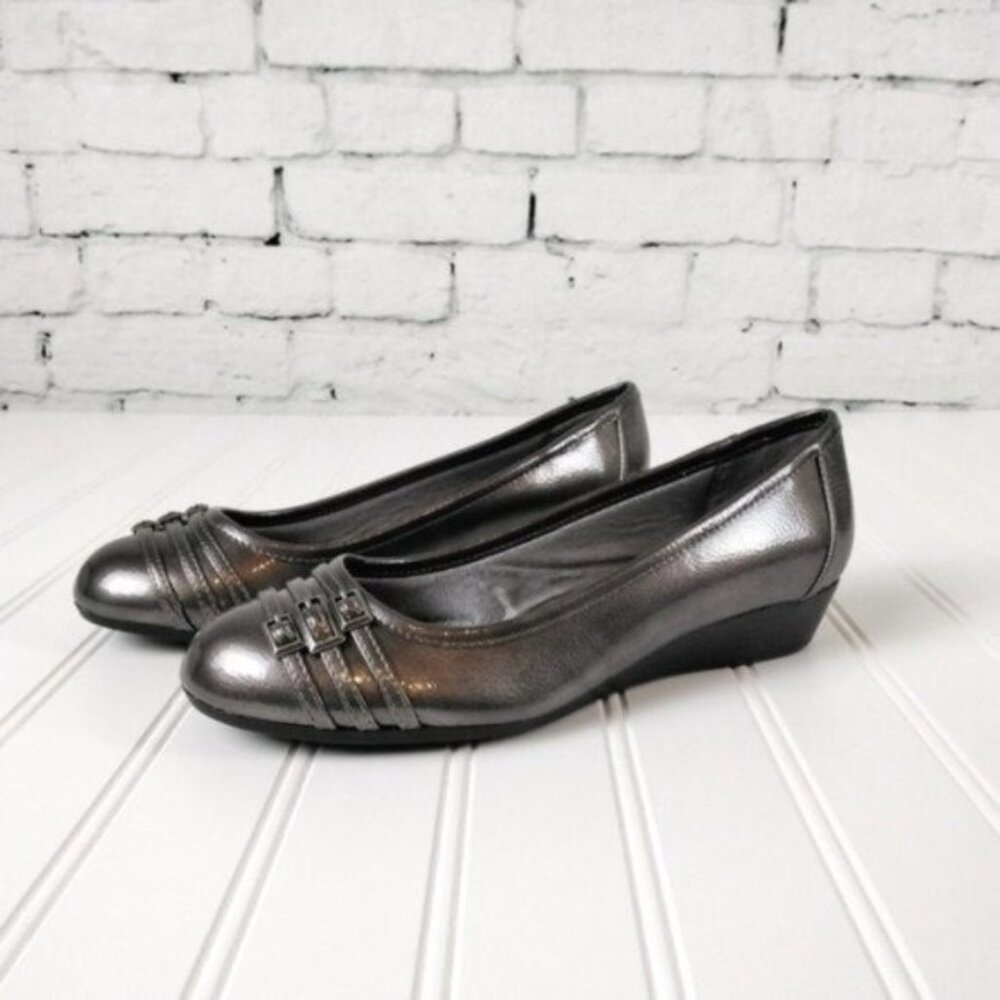Life Stride Soft System Low Wedge Buckle Embellished Shoes Pewter Size 7WW